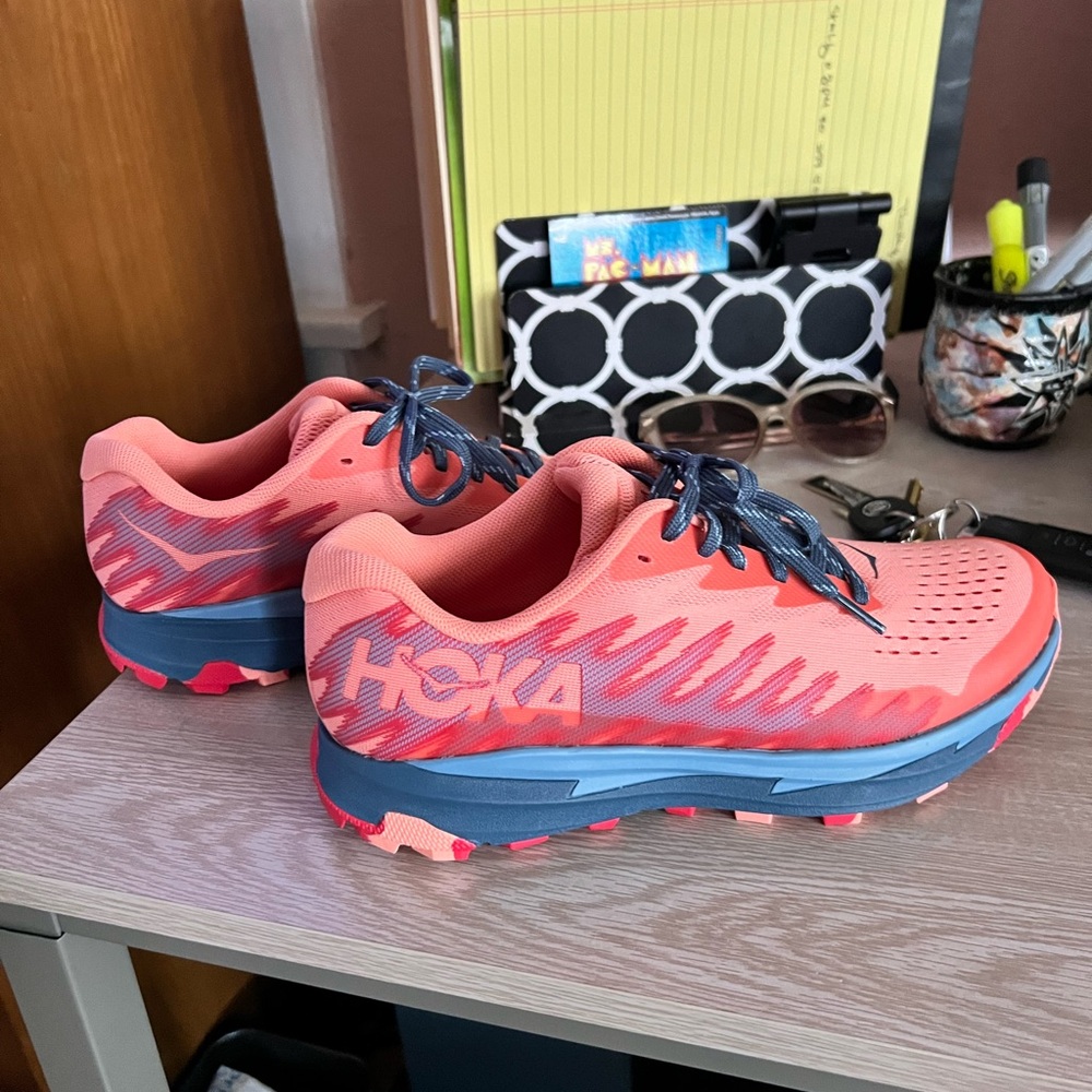 Brand new never worn women’s tennis walking shoes HOKA size 7 1/2